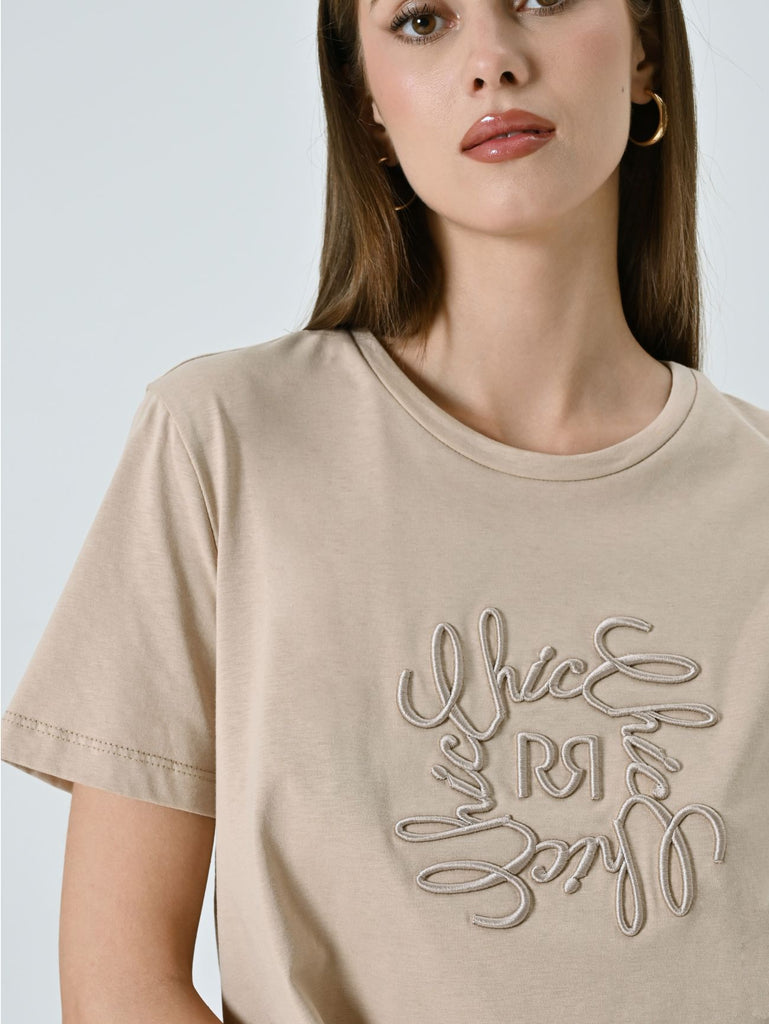 T-shirt Detalhe em Brilhantes